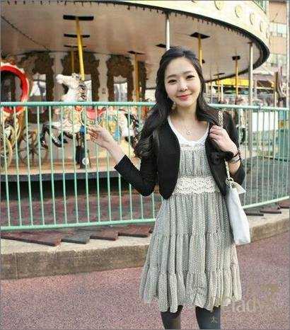 一件连衣裙 搞定春天温暖搭配