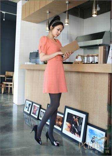 一件连衣裙 搞定春天温暖搭配