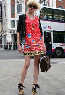 印花长衫+夸张大墨镜显星味-日日美时尚 - rrmhy666 - 上衣-亿人购物商城