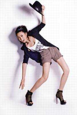 内衣外穿 “沟”勒性感胸围_网易女士 - 林邑良民 - 林邑良民