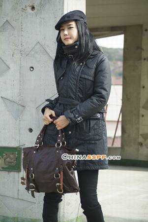 服饰搭配技巧:美女示范4款超显瘦棉服巧搭 - shuijingrainbow - 七彩服饰的博客