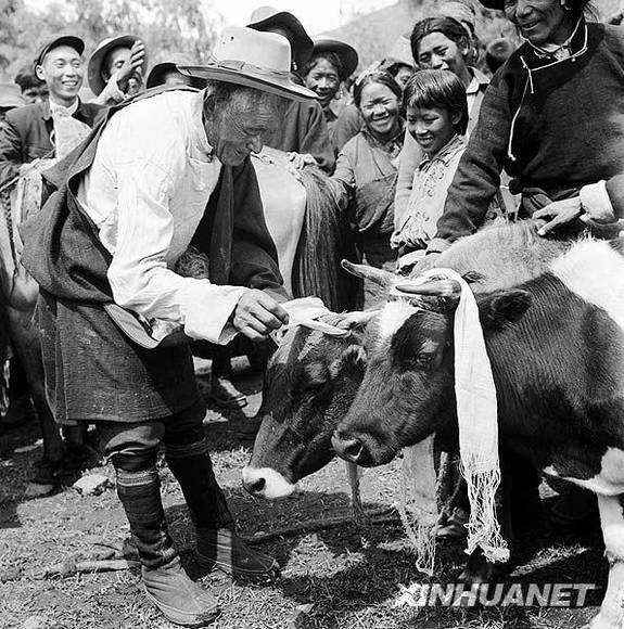 共和国档案——1959年:翻身农奴把歌唱