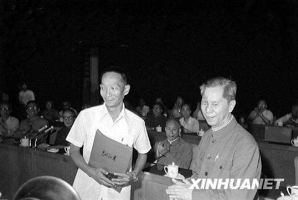 共和国档案——1973年:攻克杂交水稻难关