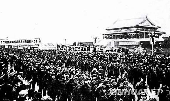 共和国档案——1976年:十月的胜利