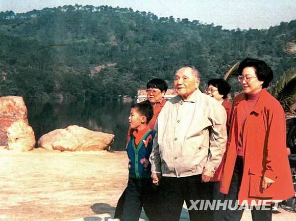 共和国档案——1992年:邓小平视察南方