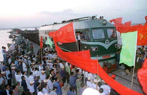 共和国档案——1998年:众志成城战洪魔