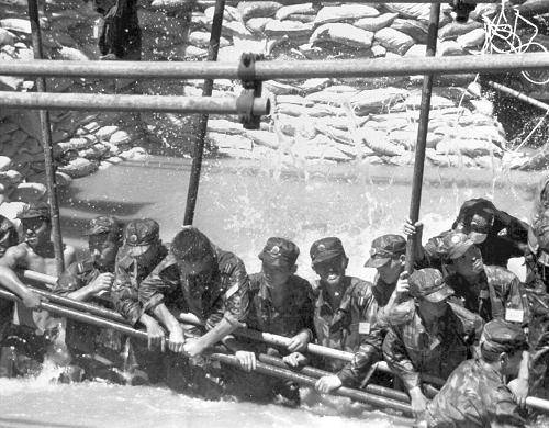 共和国档案——1998年:众志成城战洪魔