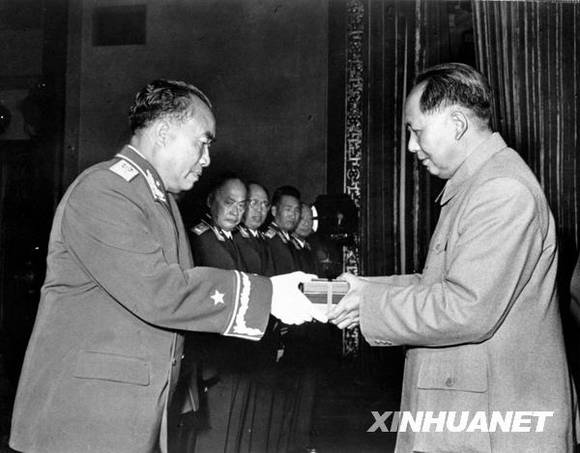 新中国足迹:中国人民解放军实行军衔制