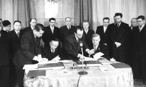 新中国足迹:《中苏关于共同进行和苏联
帮助中国进行重大科