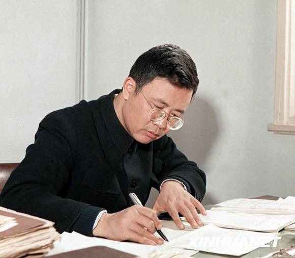 新中国足迹:华罗庚、陈景润在数学领域的成就