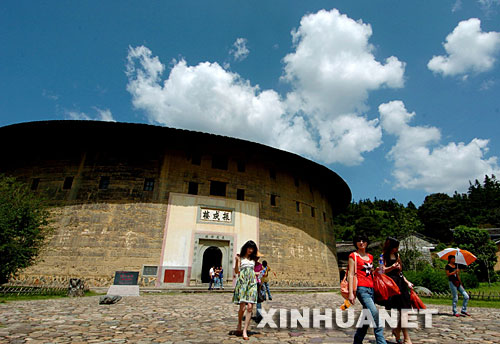 福建永定县湖坑镇洪坑土楼――振成楼(9月27日摄)。 新华社记者 张国俊 摄 生土夯就的中国世界文化遗产——福建土楼