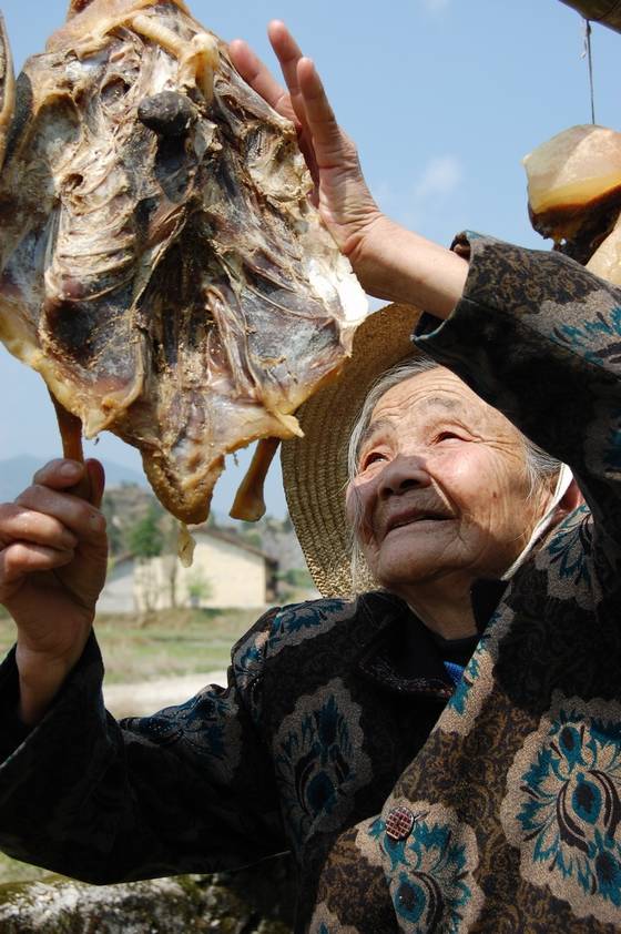 应用桂东民间方言俗语的先行者 应用桂东民间方言俗语的先行者