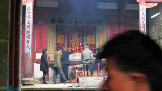 郭名德作品选之清明节桂东人挂纸的习俗 郭名德作品选之清明节桂东人挂纸的习俗