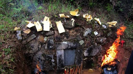 郭名德作品选之清明节桂东人挂纸的习俗 郭名德作品选之清明节桂东人挂纸的习俗