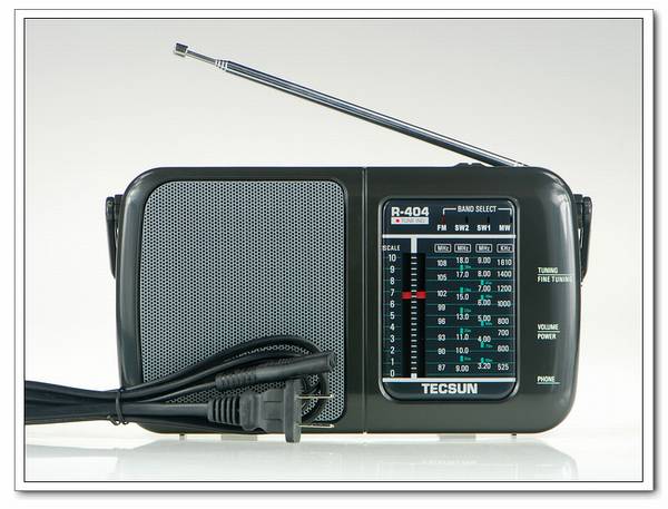Tecsun/德生 R-404高灵敏度调频/中波/短波收音机