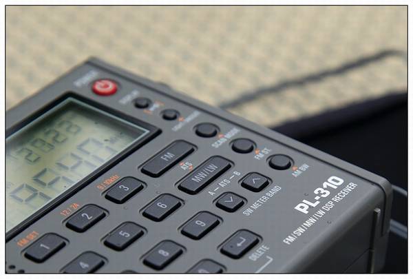 德生 PL-310 全波段数字解调立体声收音机