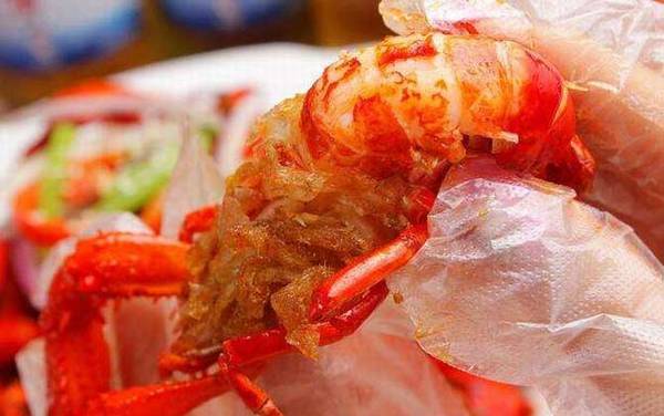 小龙虾的心脏在哪里?