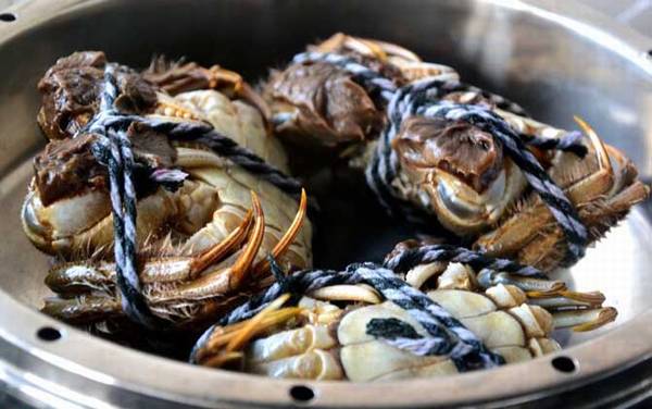 蒸螃蟹是冷水下锅还是热水下锅?
