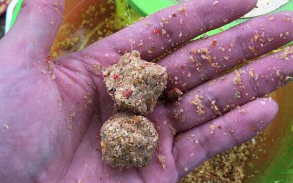 鱼饵烧手是怎么造成的?