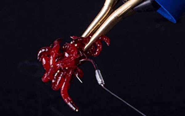 红虫直接挂钩好还是用皮筋好?