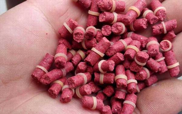 红虫颗粒饵料怎么挂钩?