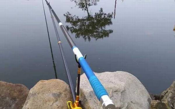 台钓调漂带钩还是不带钩?