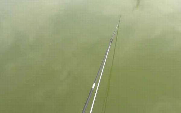 七月钓鱼钓多深合适?