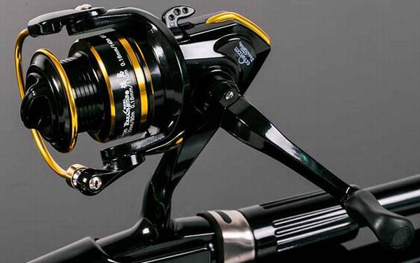 手竿改矶竿怎么改,两个重点,一是安装轮座,二是安装导线环!