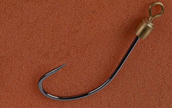 丸世钩和伊豆钩大小对比,都是“歪嘴钩”,伊豆钩比丸世钩略大!