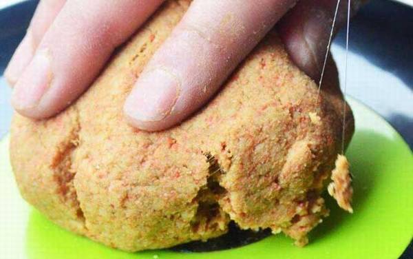 饵料搭配的原则和技巧,有两个关键点,一是味型,二是状态!