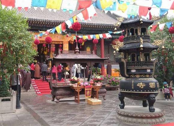 ɽ������ľ��������֮��