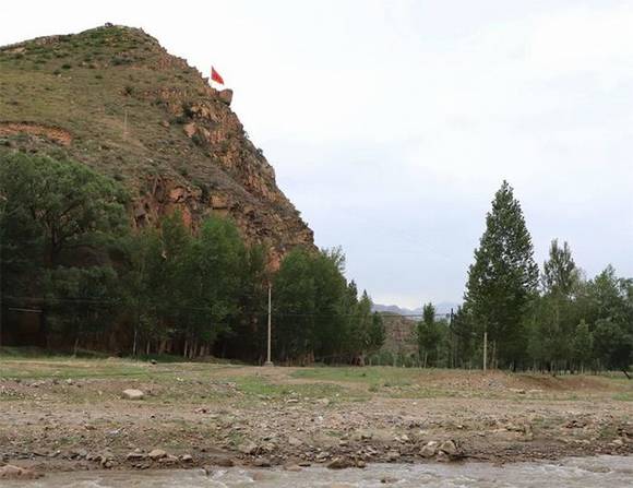 ɽ������ľ��������֮��