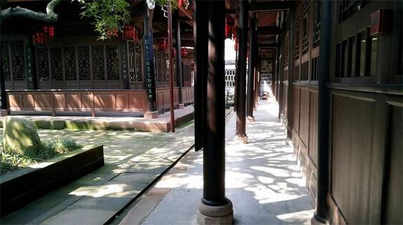 �Ĵ�üɽ������