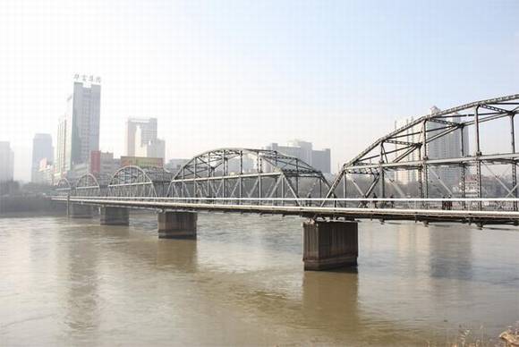 �����������»ƺӵ�һ�ţ���ɽ��