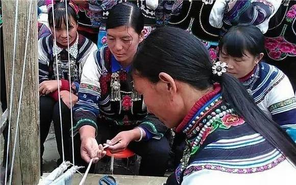 ���ϳ����ϻ���ֵĻ���鲼