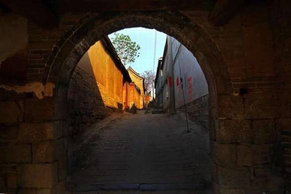 �����������Ҵ�Ժ ������ɽ���еĹŽ���Ⱥ