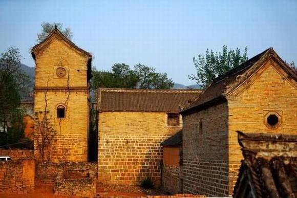 �����������Ҵ�Ժ ������ɽ���еĹŽ���Ⱥ