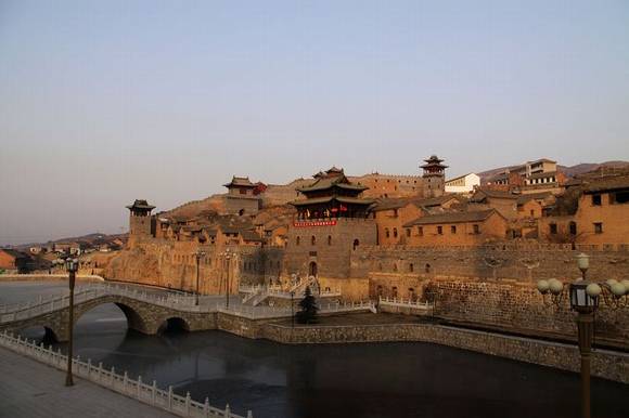 ɽ�������ű�