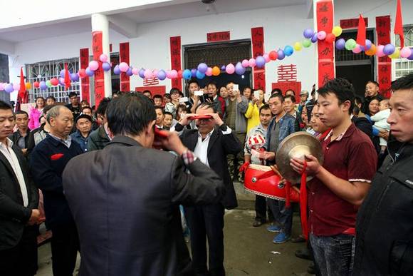 ���ص����ػ��ס���ŮȢ�м�