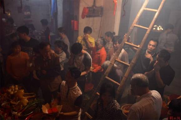 �����Ϫ���³�ʮ�ϵƽ�