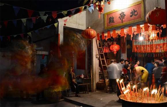 �����Ϫ���³�ʮ�ϵƽ�