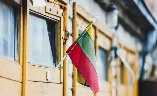 描写翩翩公子的诗句