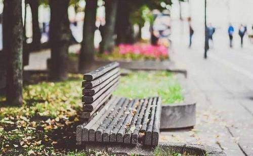 僧人都是吃闲饭的诗句