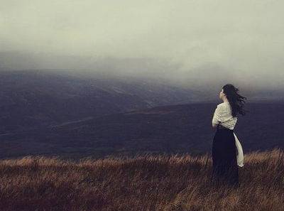 诗中带有衣字的诗句