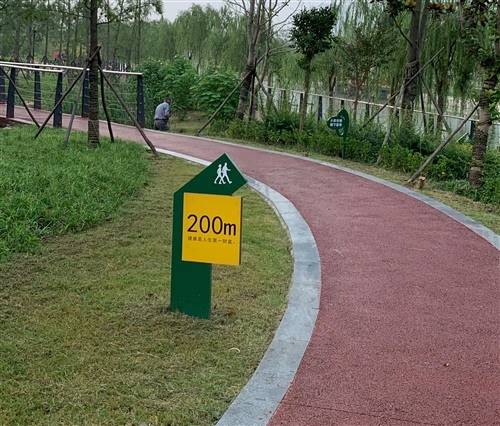 水急愁无地的诗句