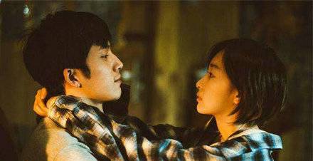 落霞与湖水的诗句