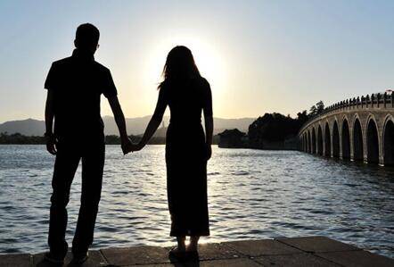 荷叶露珠的诗句