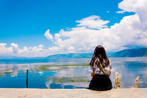 学校的足球场导游词