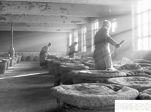 白酒生产方法之液态发酵法_调制酿造