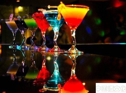 酒文化:古人所说的“灯红酒绿”是什么意思?_酒史文化